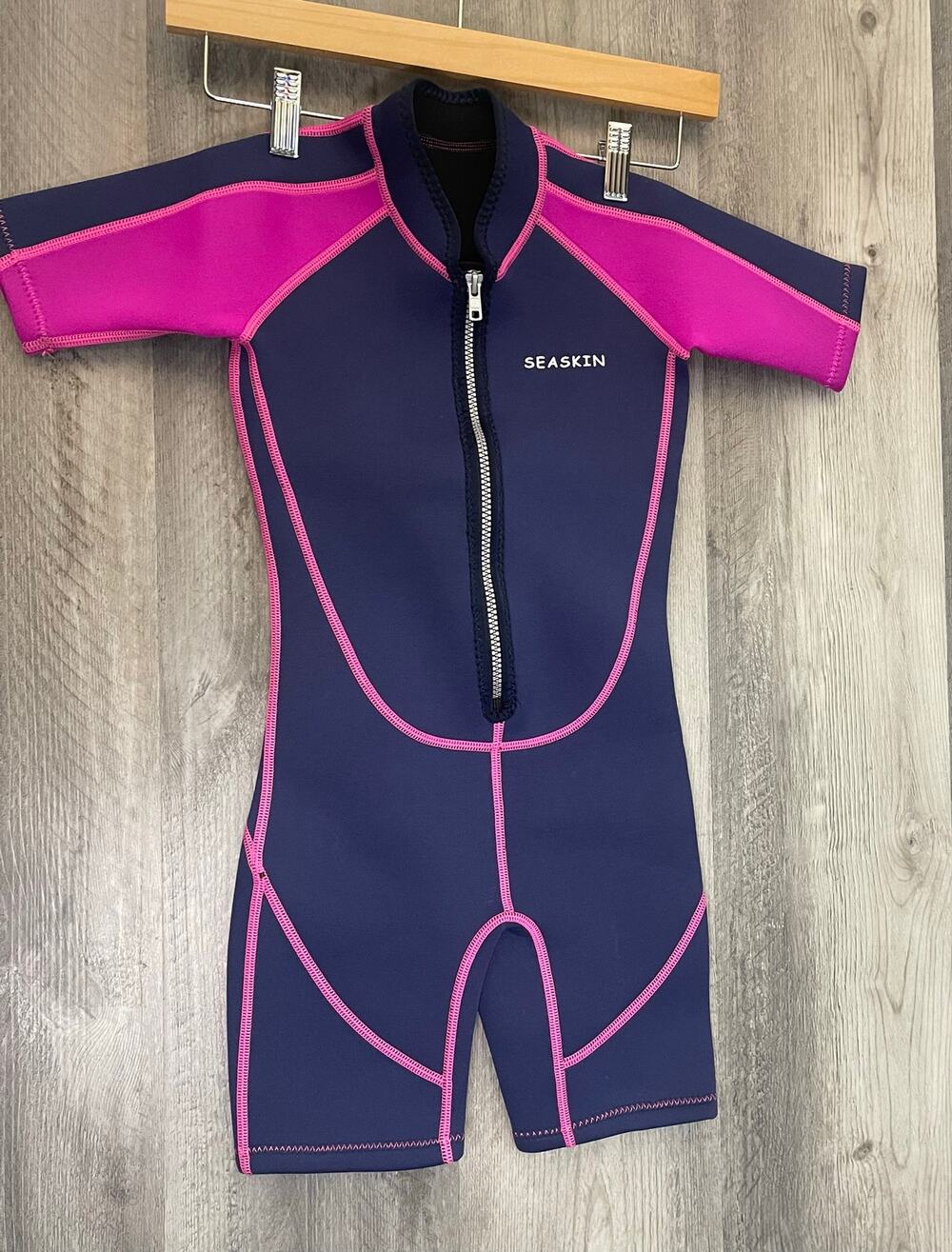 SEASKIN Youth Shorty Wetsuit Size 4 Navy Pink Front Zip Swim Surf Suit